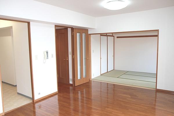 Living. From the living room to the Japanese-style room