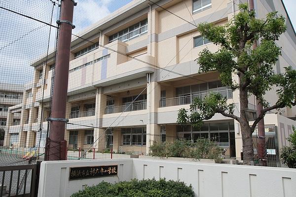 Primary school. Kandaiji 120m up to elementary school