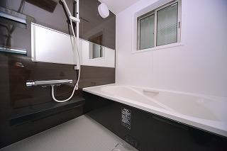 Bathroom. Please feel the relaxation of the day with a leisurely bus! Is a big success as well as a place of communication with your children! 