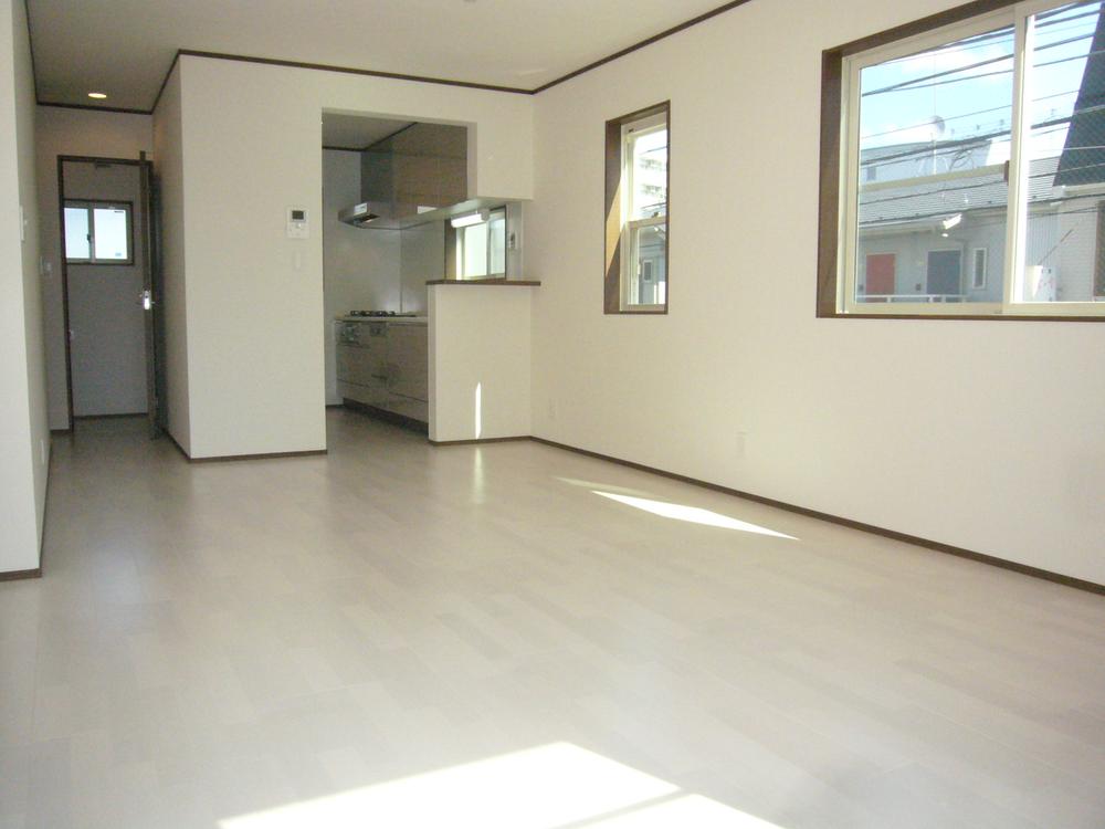 Living. Bright LDK (4 Building). 2013 October 8 shooting