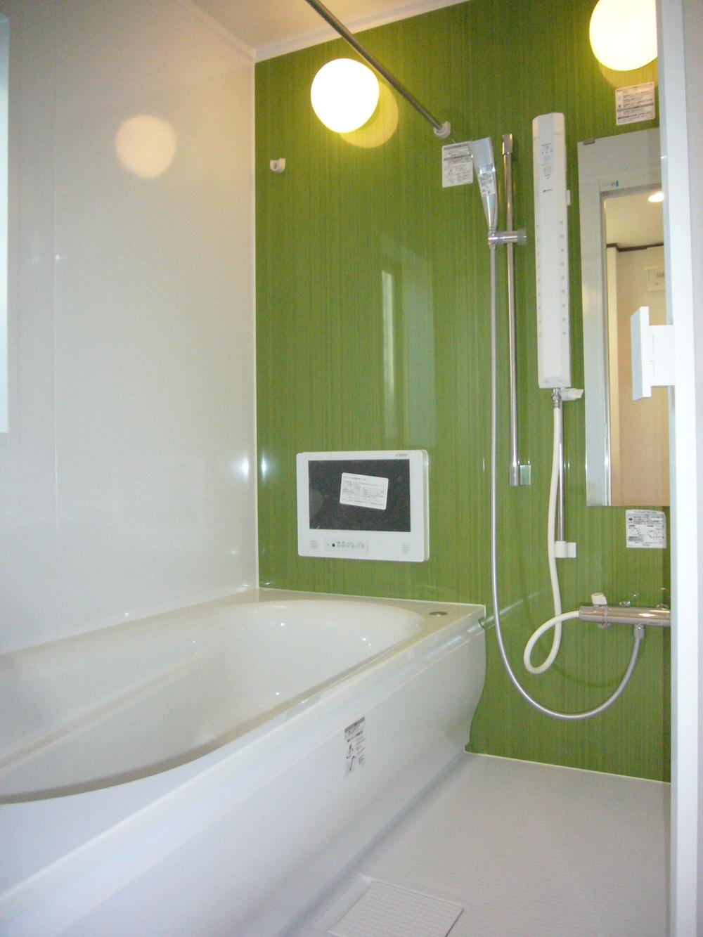 Bathroom. Bathroom Dryer ・ 1 pyeong unit bus with a digital terrestrial TV (4 Building). 2013 October 8 shooting