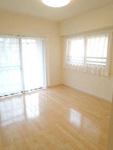 Non-living room. Two-sided lighting Western-style (6.2 quire)
