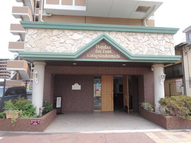 Entrance. Auto-lock system