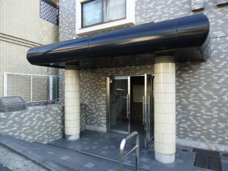 Entrance. Common areas