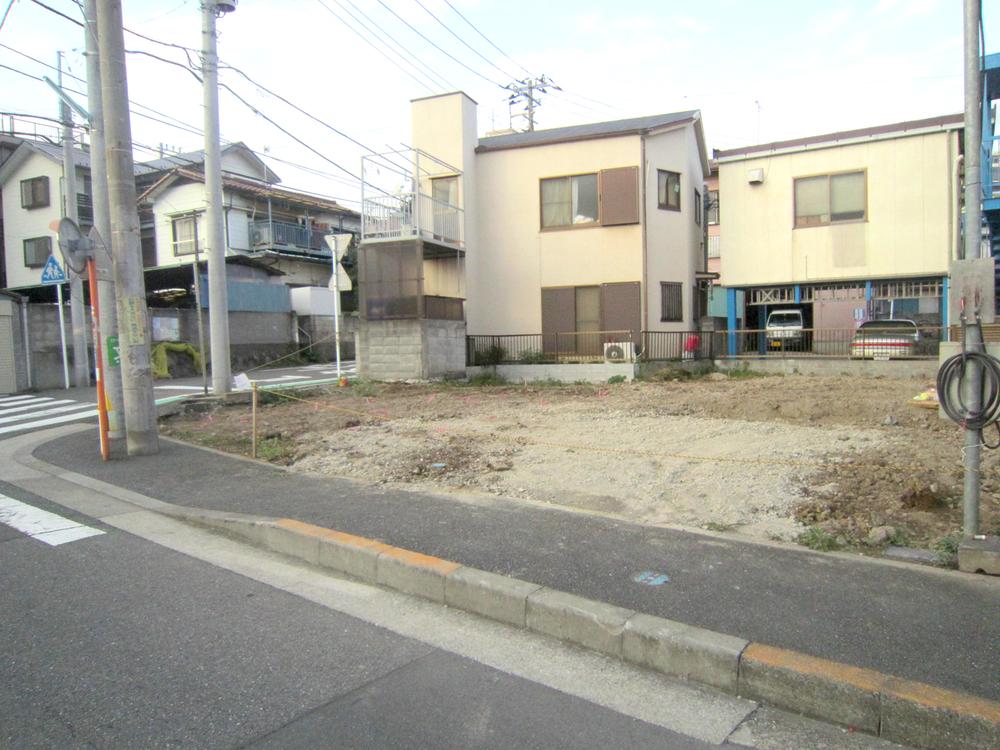 Local photos, including front road. Local (10 May 2013) Shooting