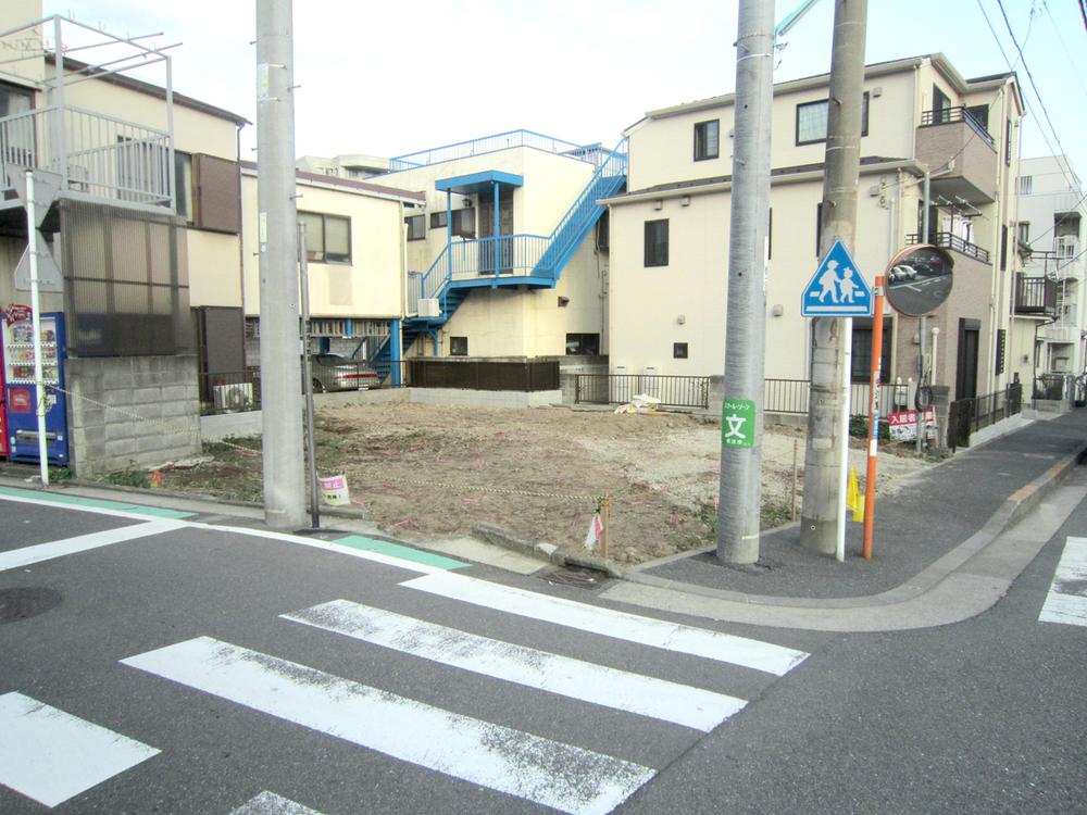 Local appearance photo. Local (10 May 2013) Shooting