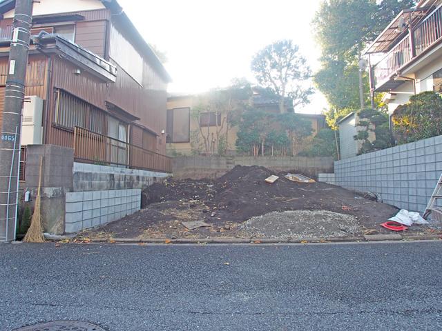 Local photos, including front road. Local (12 May 2013) Shooting