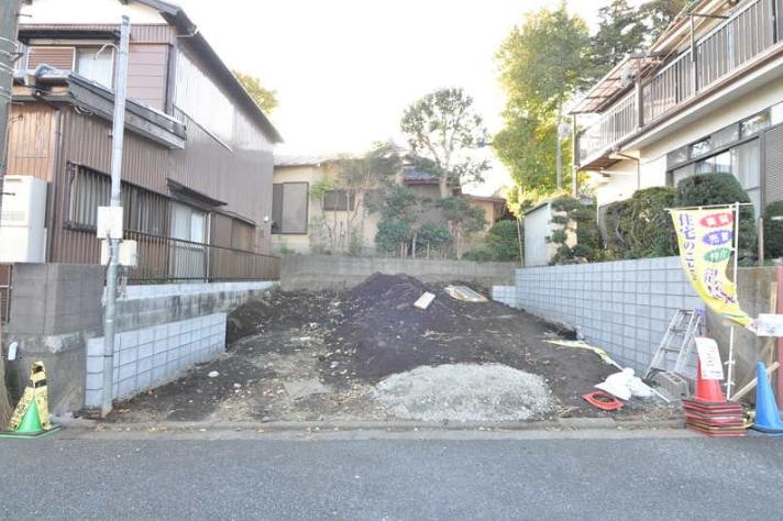 Local appearance photo. Local (11 May 2013) Shooting