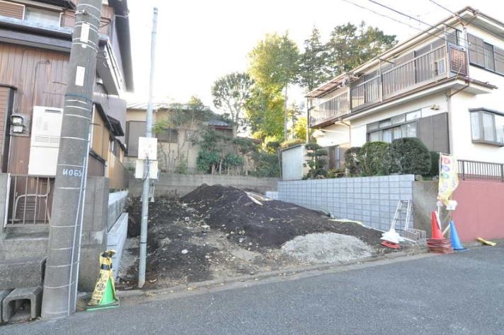 Local appearance photo. Local (11 May 2013) Shooting