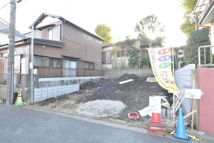 Local appearance photo. Local (11 May 2013) Shooting