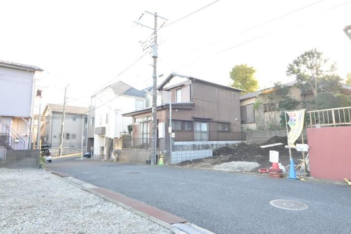 Local appearance photo. Local (11 May 2013) Shooting