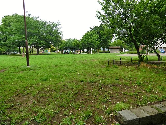 park. 1071m to cove the town park