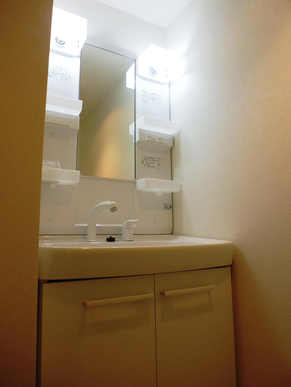 Wash basin, toilet. Indoor shooting