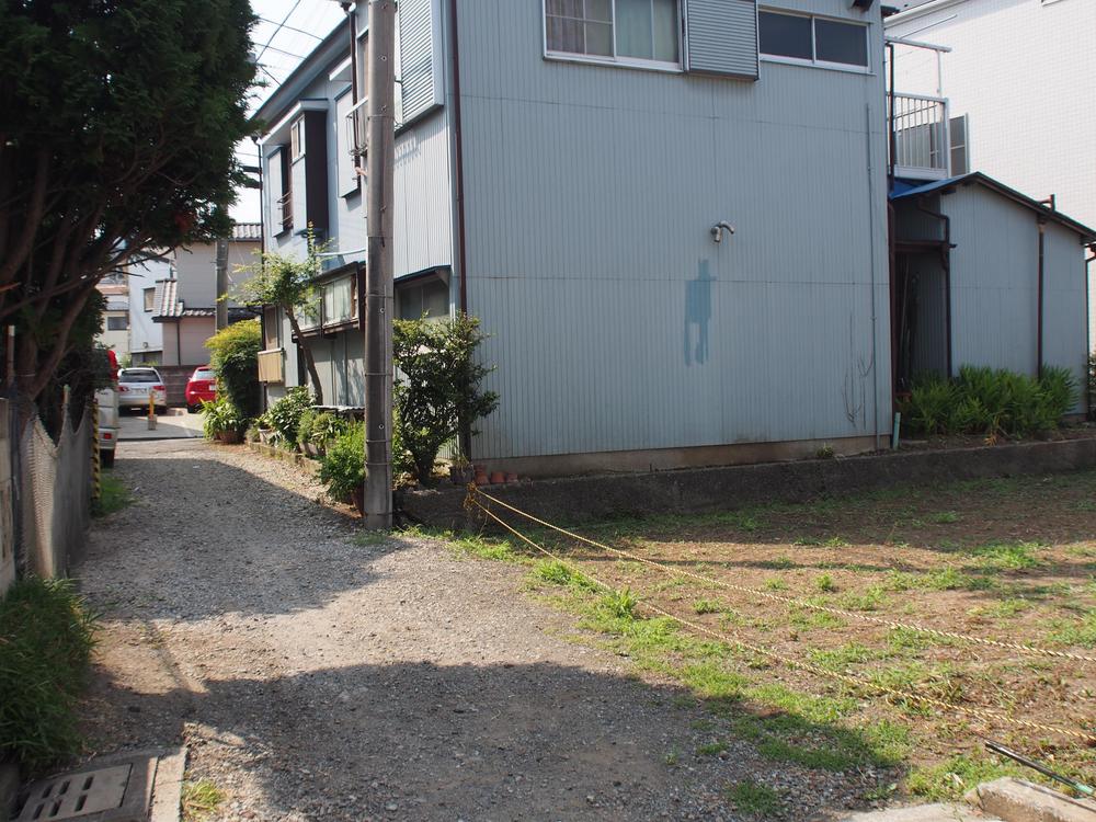 Local photos, including front road. Local (August 2013) Shooting