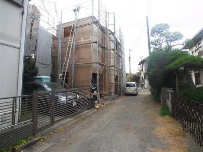 Local photos, including front road. Local (12 May 2013) Shooting