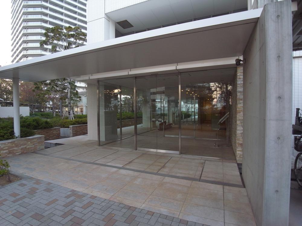 Entrance. Common areas