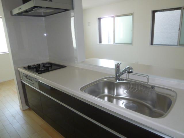 Kitchen. System kitchen with water purifier.