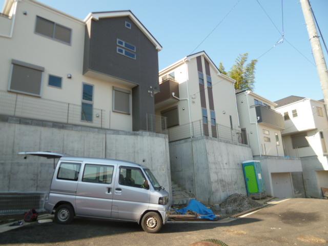 Local photos, including front road. Local (11 May 2013) Shooting