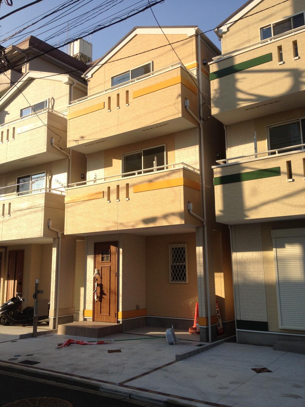 Local appearance photo. Local (11 May 2013) Shooting