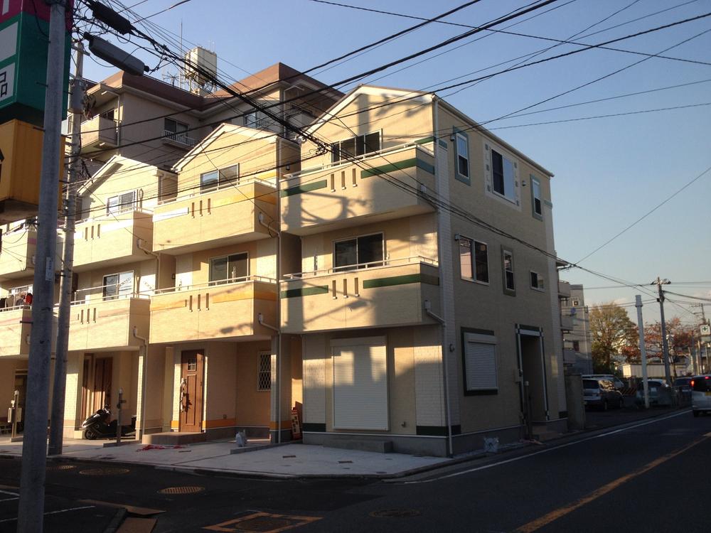 Local appearance photo. Local (11 May 2013) Shooting