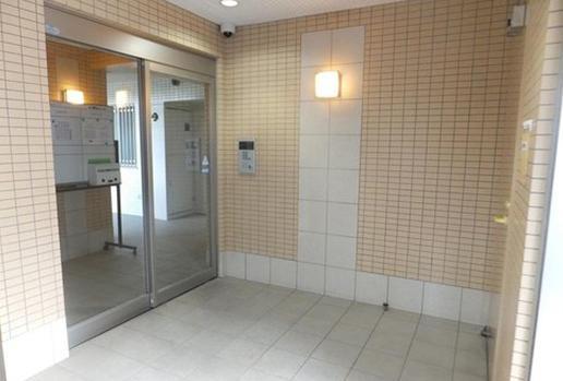 Entrance. Common areas