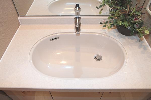 Wash basin, toilet
