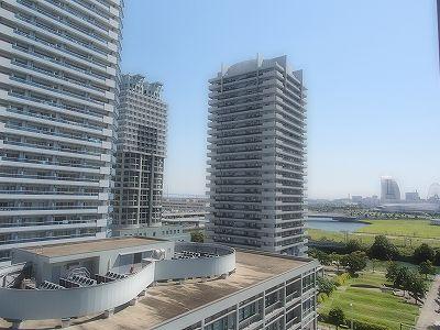 View photos from the dwelling unit. Yokohama Station flat walk 10 minutes location of! New interior renovation completed (2013 November) 24-hour management system, Shared facilities of the training room and guest room, etc. enhance! Good view in the 10 floor!