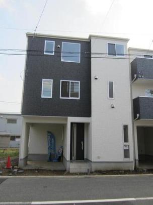 Local appearance photo. Exterior 1 (2013 October shooting)