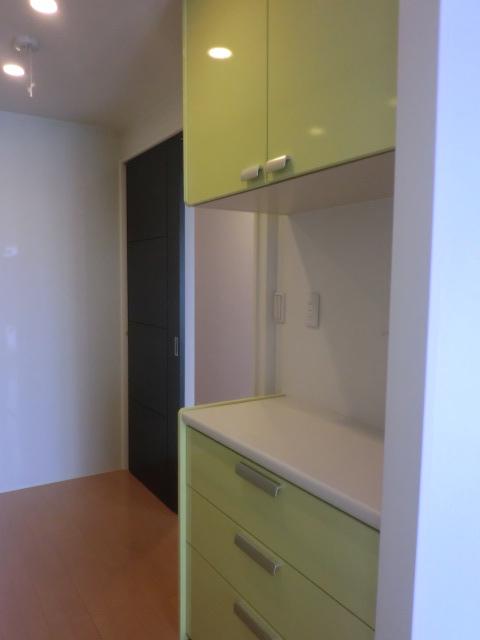Kitchen. Installing a cupboard of design aligned with the kitchen