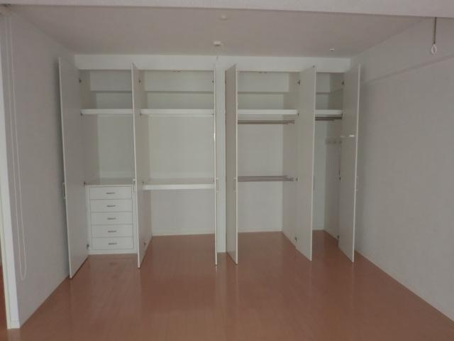 Living. In the living room dining, There closet of large capacity ☆
