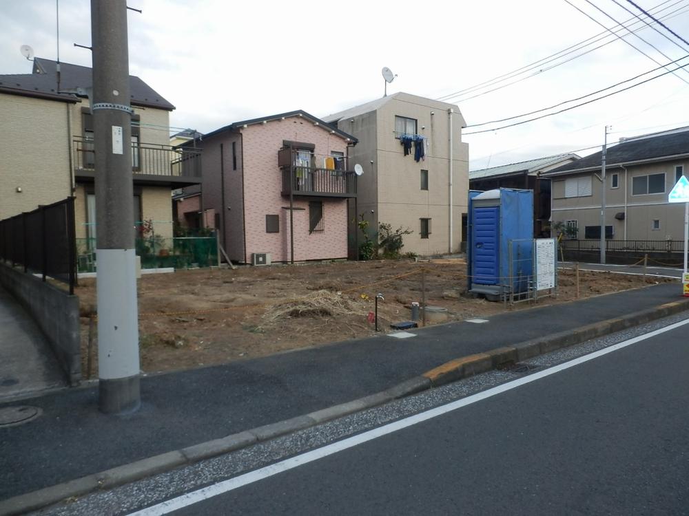 Local appearance photo. Although currently it is incomplete, Since there is a property that has been completed of the other site you will in a room look! You can guide! (December 2013) Shooting