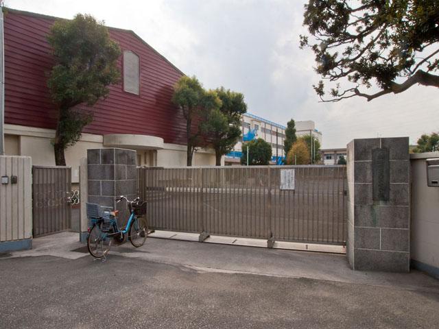 Primary school. Yokohamashiritsudai 500m to opening stand elementary school