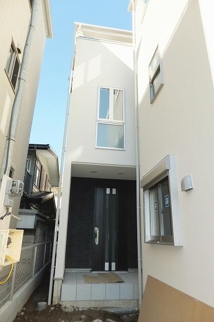 Local appearance photo. A Building is a balcony there are two places. (December 21, 2013) Shooting A Building