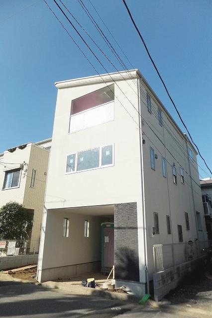 Local photos, including front road. A Building front is open preeminent in the large park! (December 21, 2013) Shooting