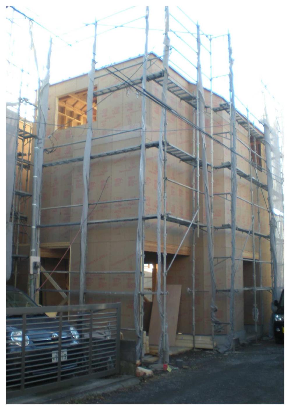 Local appearance photo. Local (12 May 2013) A building No. shooting East and West away from the adjacent land