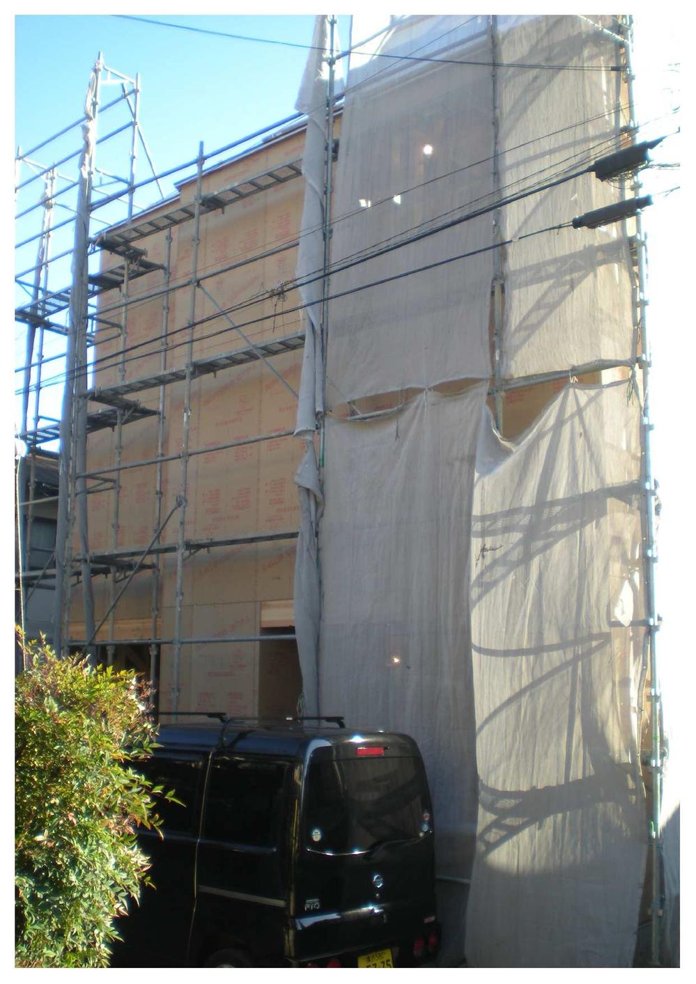 Local appearance photo. Local (12 May 2013) Shooting A Building bathed in sunlight from the west