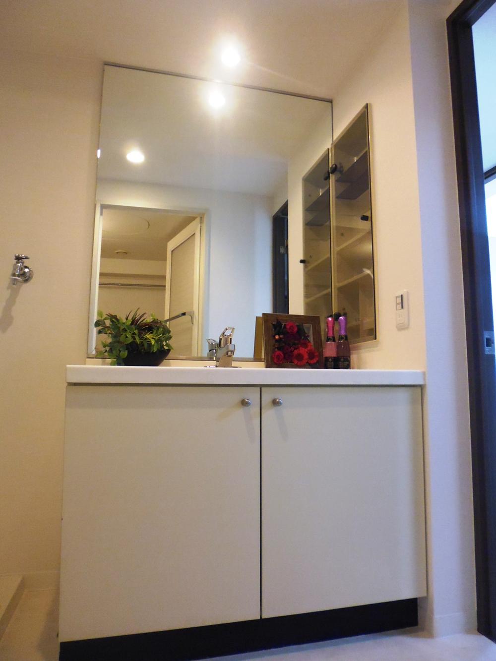 Wash basin, toilet