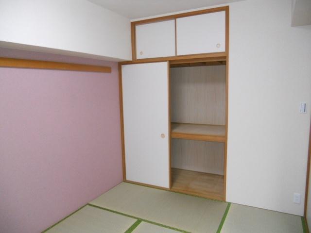 Non-living room. 6 Pledge Japanese-style room