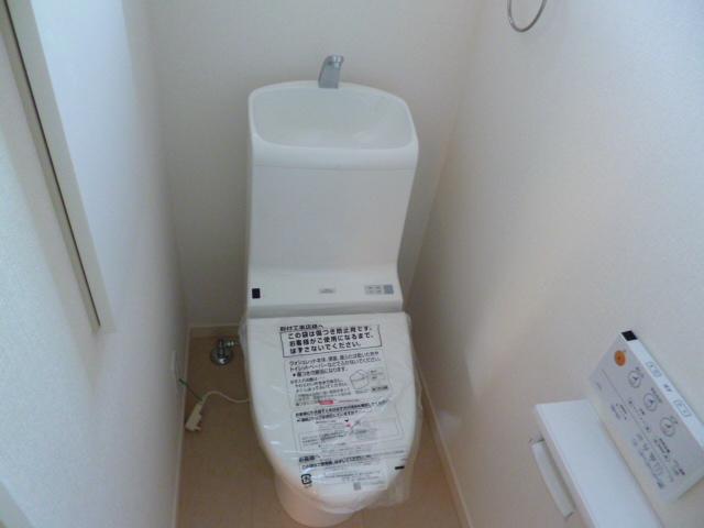 Toilet. Indoor (11 May 2013) Shooting