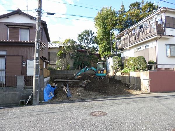 Local photos, including front road. 2013 November 18, shooting