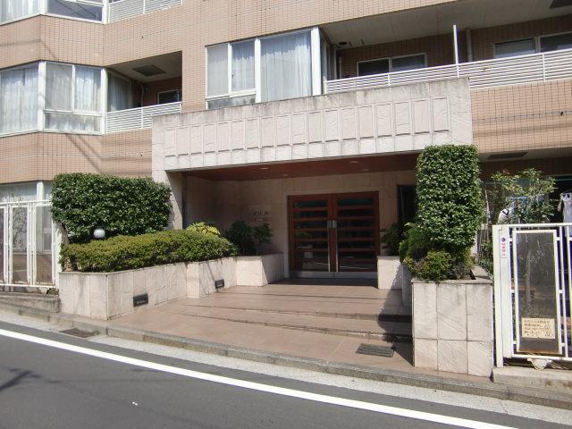 Entrance. Common areas