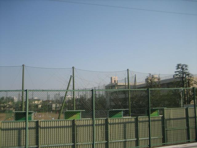 Junior high school. Rokkakubashi 300m until junior high school