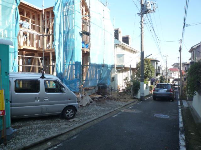 Local photos, including front road. Local (11 May 2013) Shooting