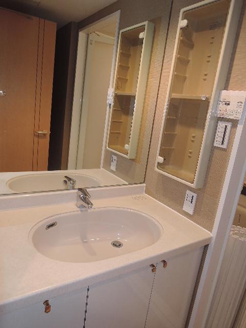 Wash basin, toilet