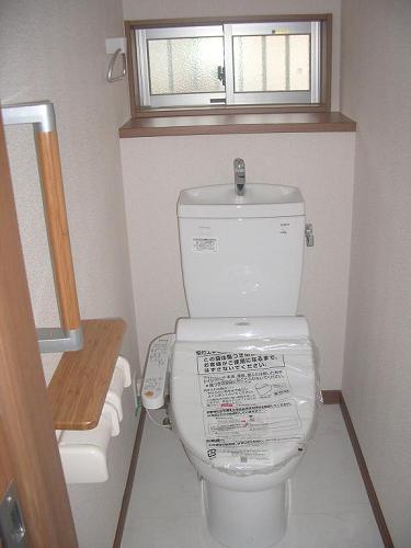 Same specifications photos (Other introspection). Toilet (same specifications) 1, 2F also is with a hot water wash