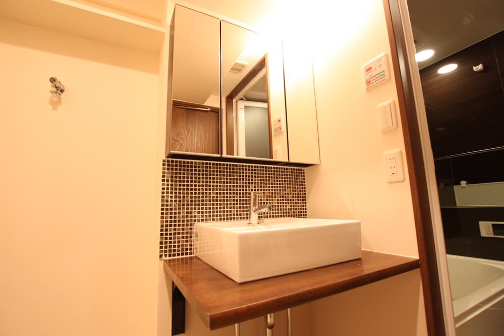 Wash basin, toilet