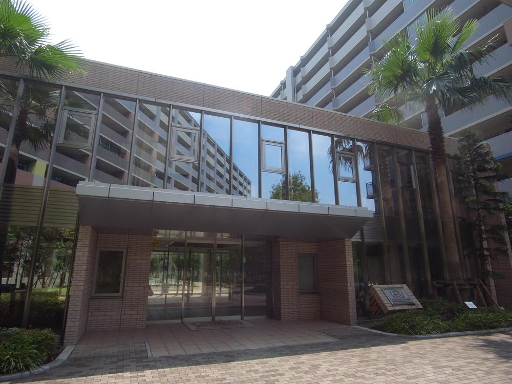 Entrance. Common areas