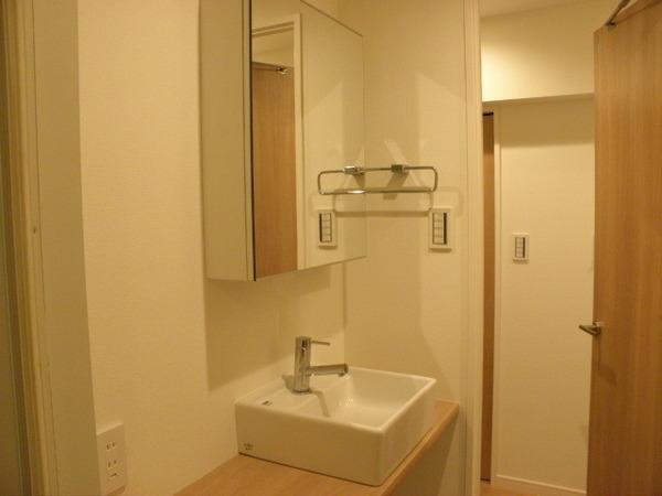 Wash basin, toilet