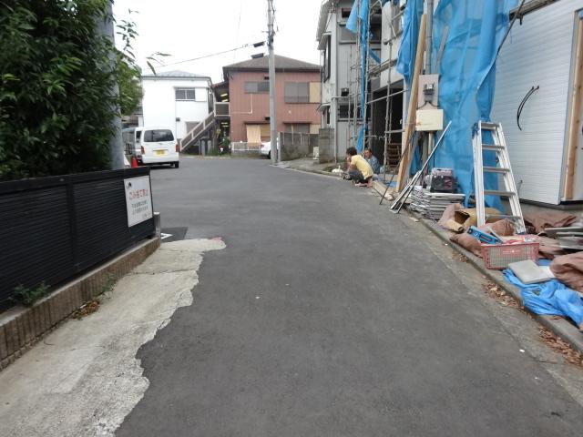 Local photos, including front road. Local (10 May 2013) Shooting