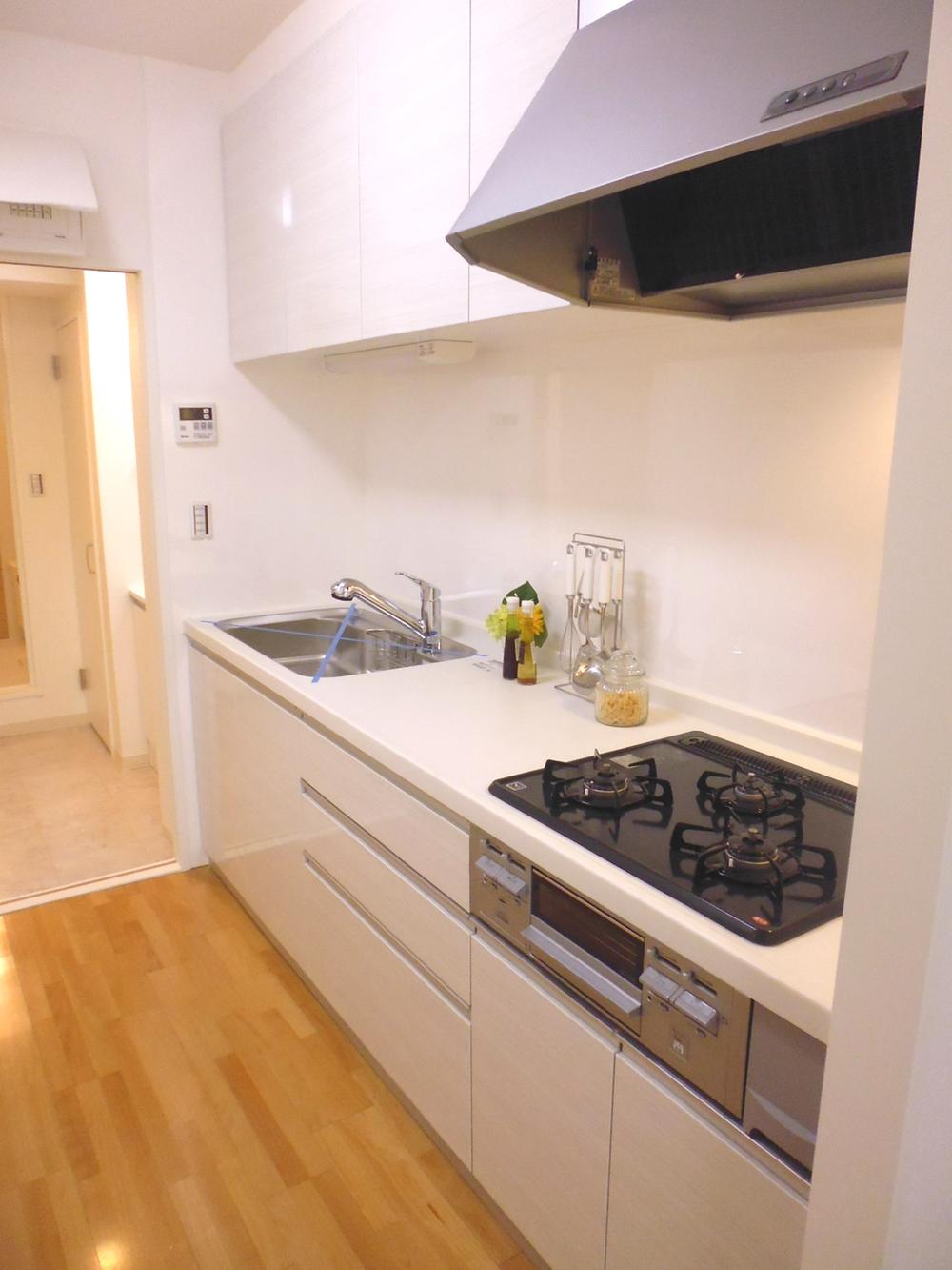 Kitchen. Easy-to-use system Kitchen